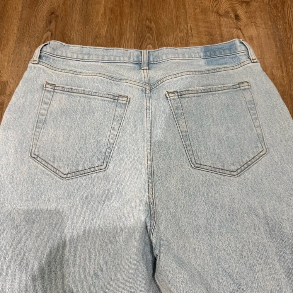 Abercrombie & Fitch Curve Love Straight Leg Jeans - Picture 4 of 6